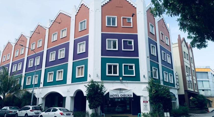 a large building with a clock on the front of it, Green Town Hotel Classic in Malacca