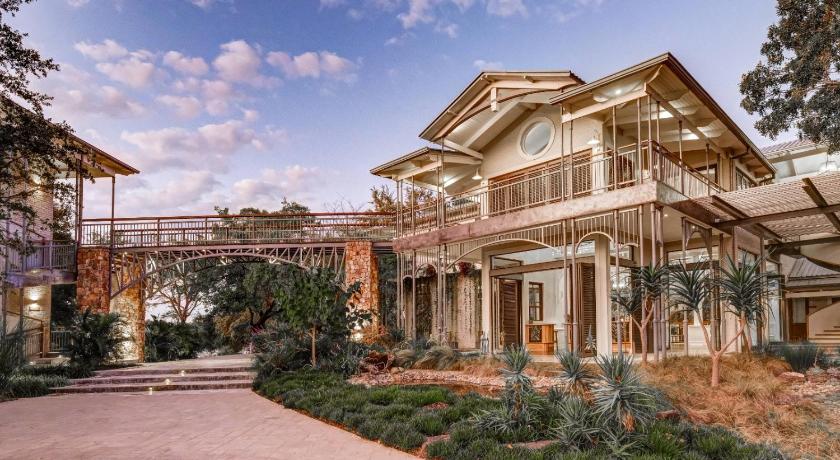 Palm River Hotel — Hotel in Victoria Falls