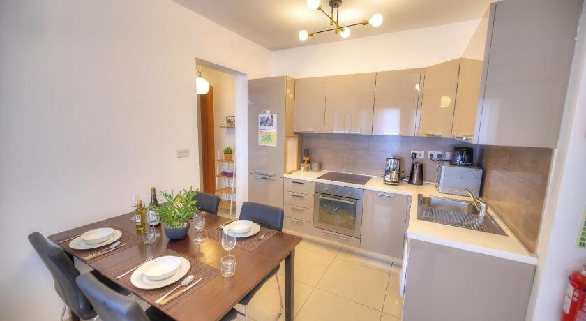 Centrally located and tastefully furnished one bedroom apartment CKNI1-1 photo