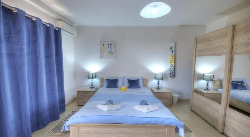 Centrally located and tastefully furnished one bedroom apartment CKNI1-1 photo