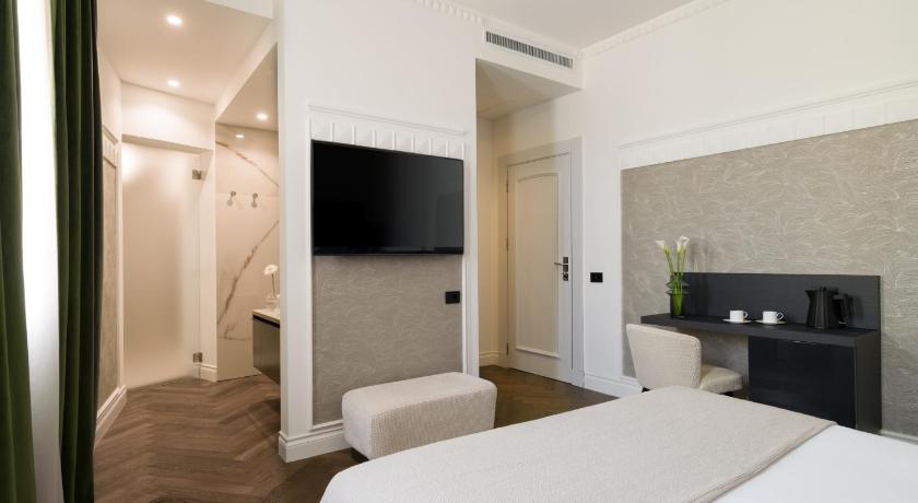 Image of Deluxe Double Room 8