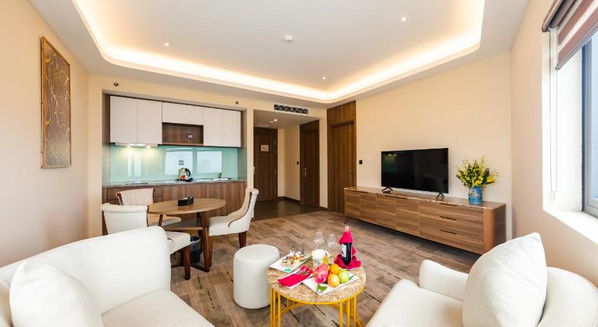 Image of Deluxe Suite with King Bed 1
