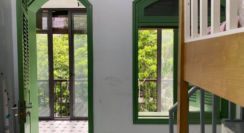 Wide Balcony Apartment 2BRs 3Bed 3' to HoanKiem Lake &amp; Opera House — Hotel in Hanoi