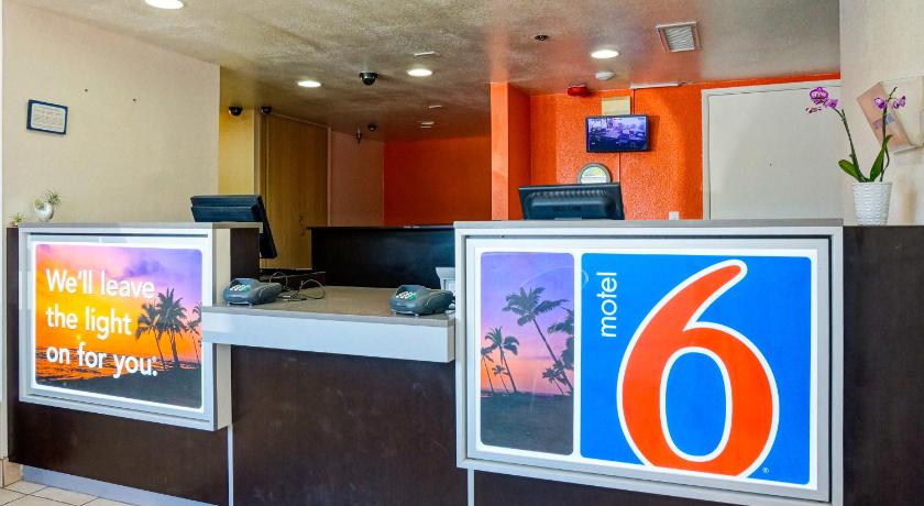 Motel 6-Carlsbad, CA Beach