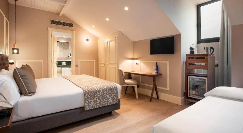Image of Triple Room (2 Adults + 1 Child) 1