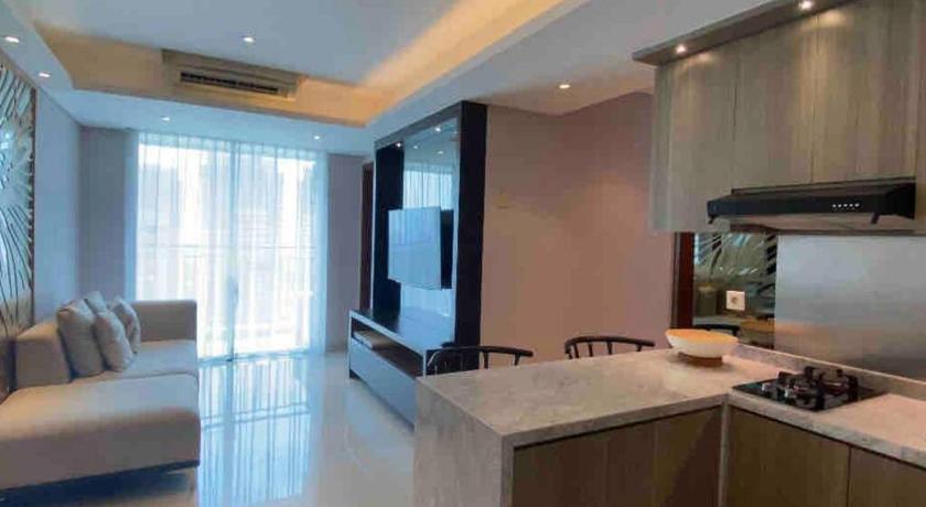 3BR apt Springhill Terrace, golf view photo