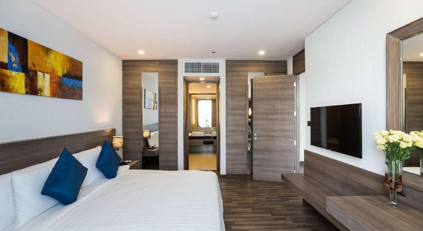 Image of Suite - 1 Double 1 Single, Nonsmoking, Two Bedrooms, City View 8