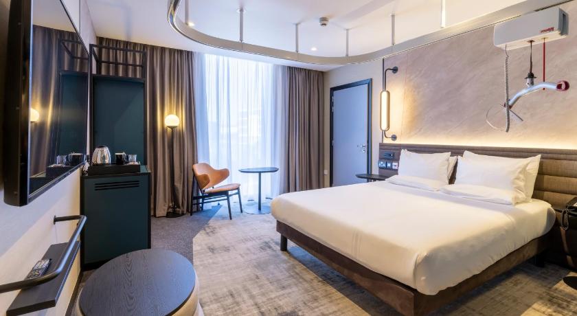 Image of Accessible King Bed 0