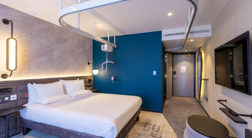 Image of Accessible King Bed 3