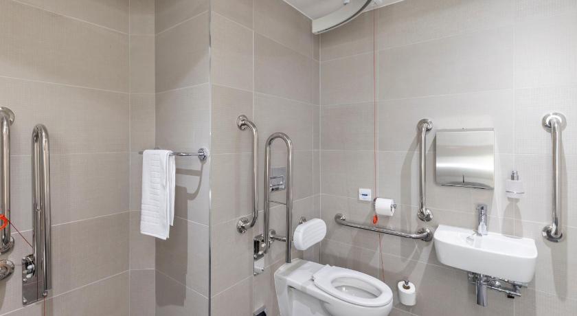 Image of Accessible King Bed 13
