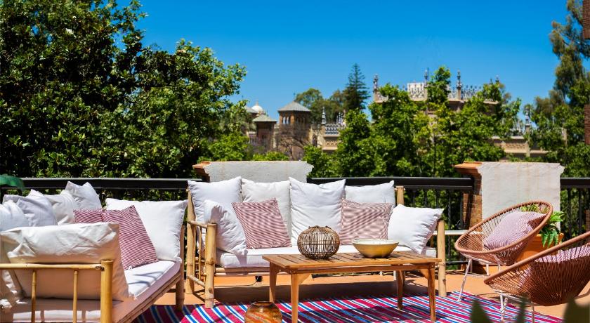 Villa Alfonso, Restored Palace House with gardens and Monuments Views