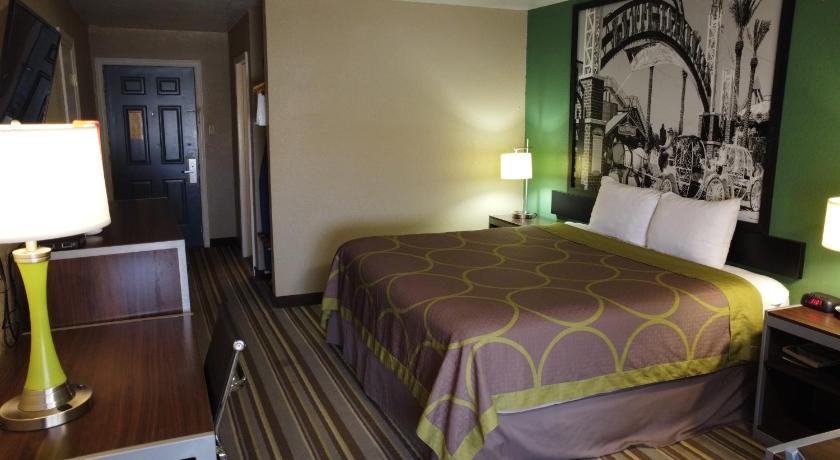 Super 8 By Wyndham Kingsville photo