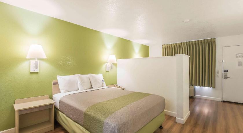 Motel 6 Hemet photo