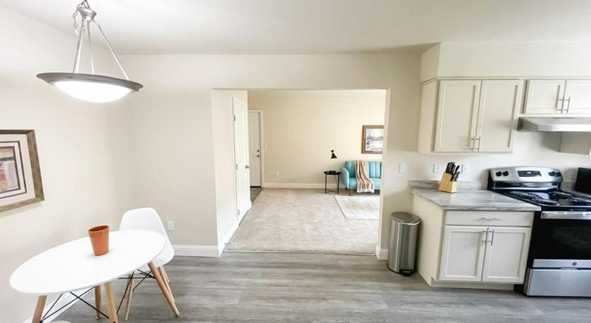 オクラホマシティ Sleepover 1BD 1BA Oklahoma City Apartments 4つ星 宿泊施設 プール