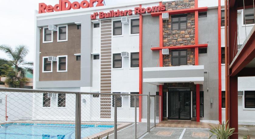 RedDoorz Plus @ d'Builders Poblacion - BGC photo
