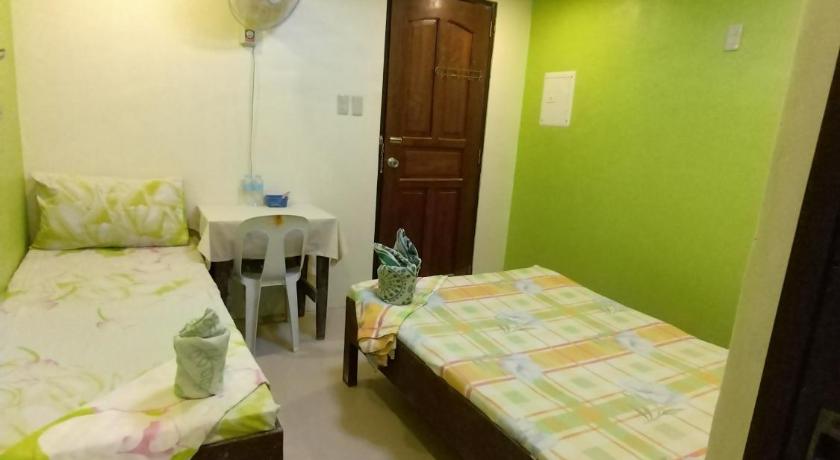Basic Triple Room, Joyful Guest House in Palawan