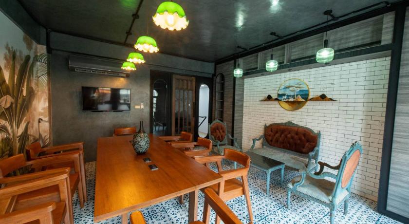 Lynlan Hostel & Cafe photo