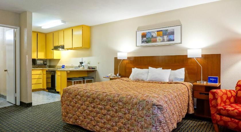 Days Inn by Wyndham Mission Valley Qualcomm Stadium/ SDSU