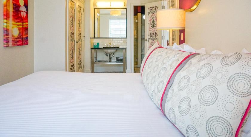 Image of One-Bedroom Suite with Balcony 7