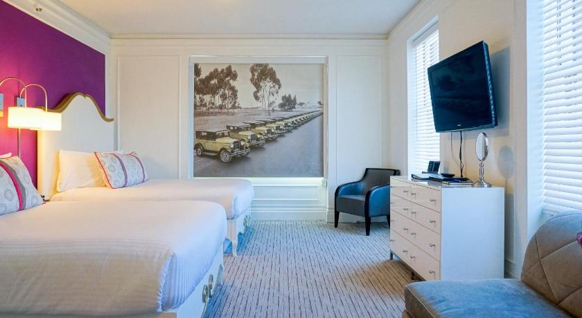 Image of Studio with Two Queen Beds 5