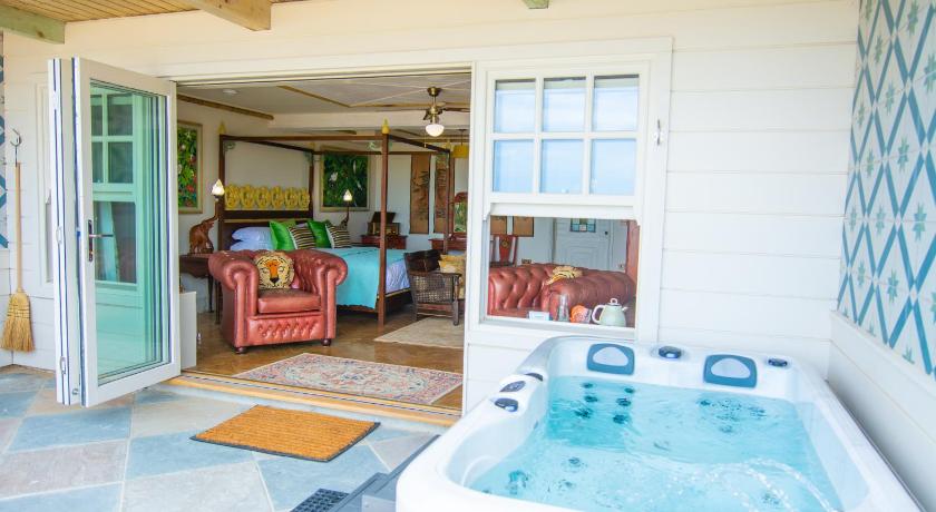 Tolcarne Beach Colonial Restaurant and Rooms photo