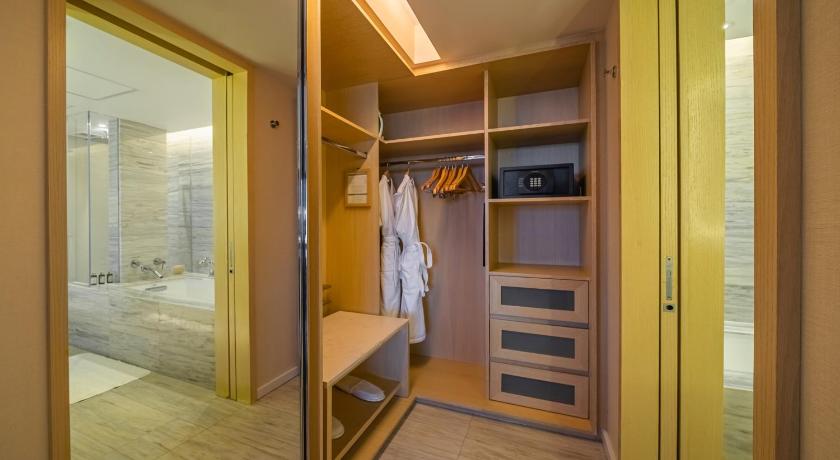 Image of Regency Suite King 6