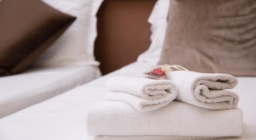 Image of Junior Suite with Hot Tub and Terrace - Non-Smoking 4