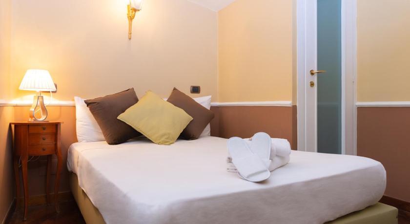 Image of Family Room with Two Queen Beds and Single Bed 3