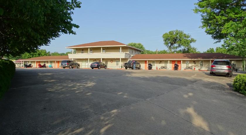 Best Budget Inn — Hotel in Carthage (MO)