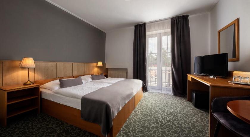 Prague Hotel Carl-Inn l Restaurant & Parking