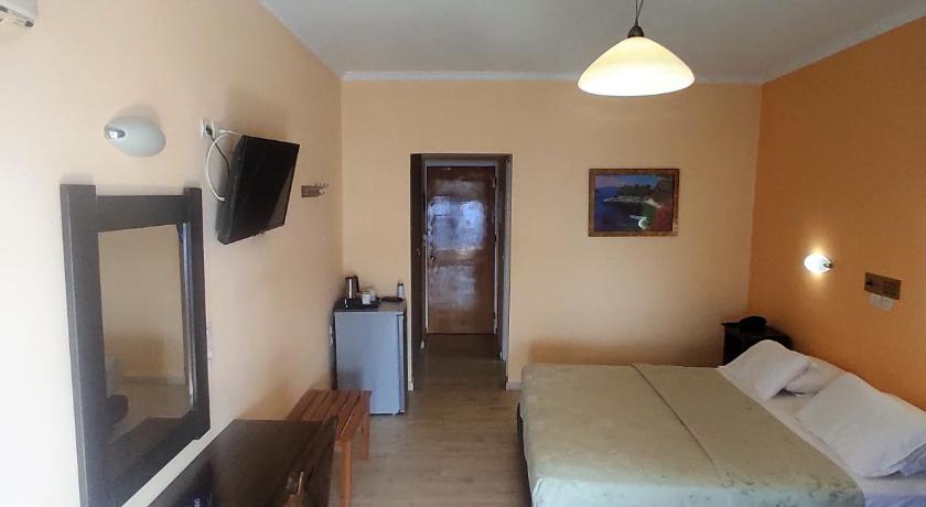 Logan's Beach Hotel photo