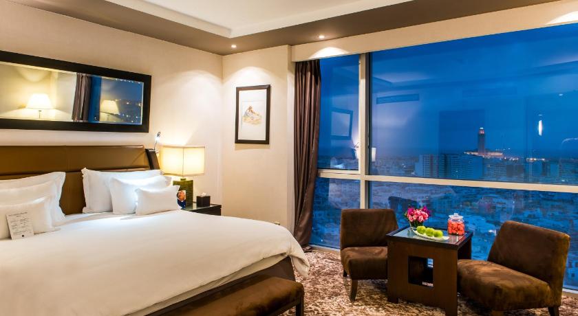 Image of Premium Room, King Size Bed, City and Ocean View 7