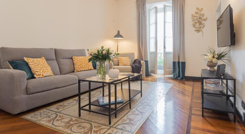 Lake Holiday Como by Rent All Como