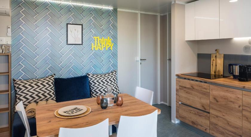 Image of Premium Two-Bedroom Mobile Home with Terrace 3