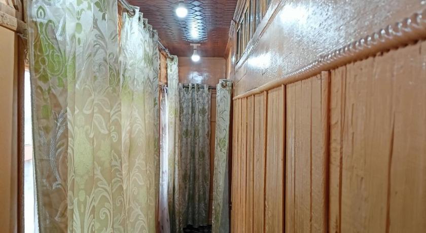 Houseboat New Jahangir And Morning Car photo