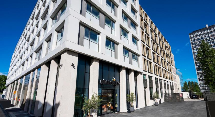 Staycity Aparthotels Paris La Defense — Hotel in Paris