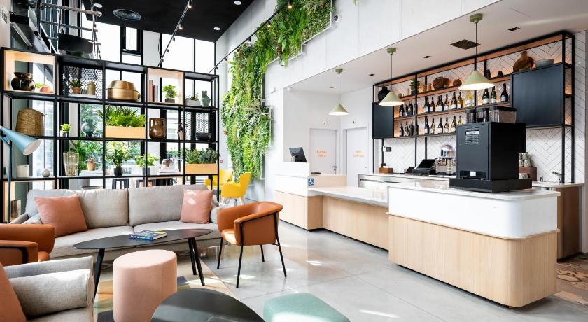 Staycity Aparthotels Paris La Defense photo