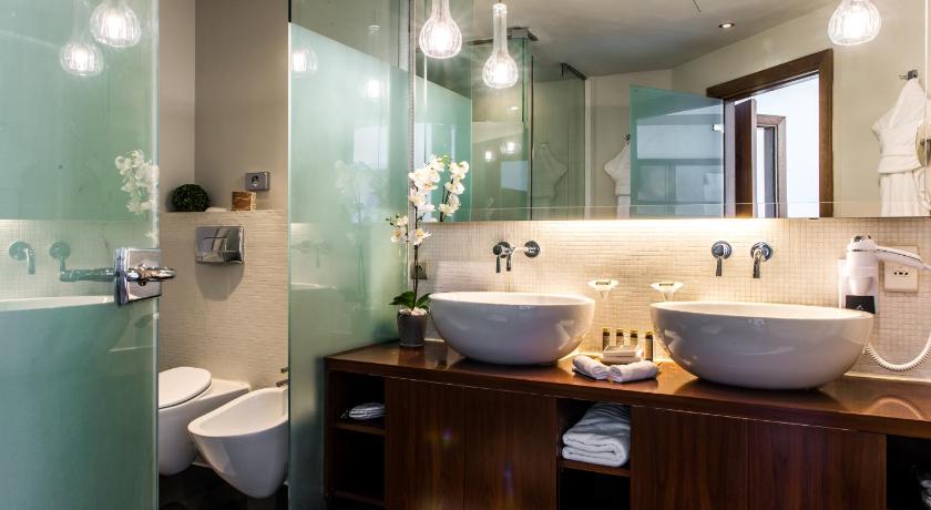 Image of Prestige Suite, King Size Bed, City View 10