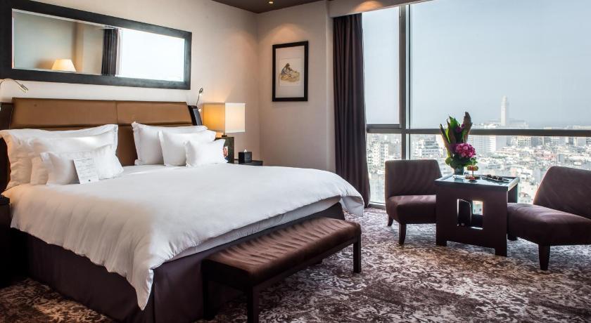Image of Deluxe Room, Queen Size Bed, City View 0
