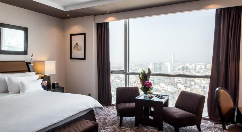 Image of Deluxe Room, Queen Size Bed, City View 3