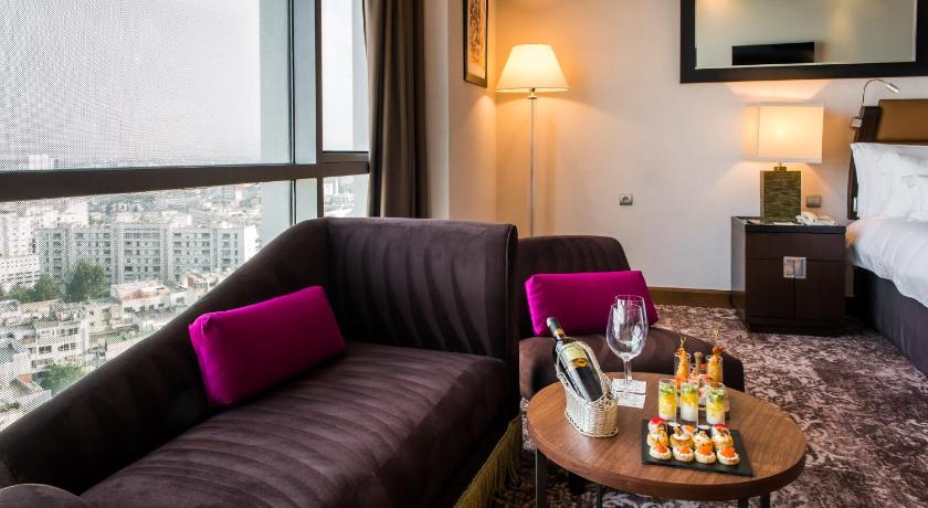 Image of Executive Suite, King Size Bed, City View Coin Salon 8