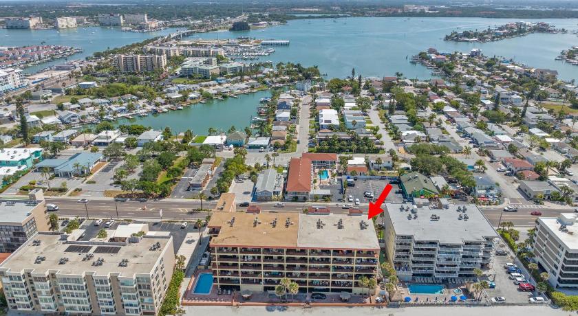 a large city with a large cruise ship in the distance, Las Brisas 306, Shared Pool, 3 Bedroom, Sleeps 8, Gulf Front, BBQ Area in Madeira Beach (FL)