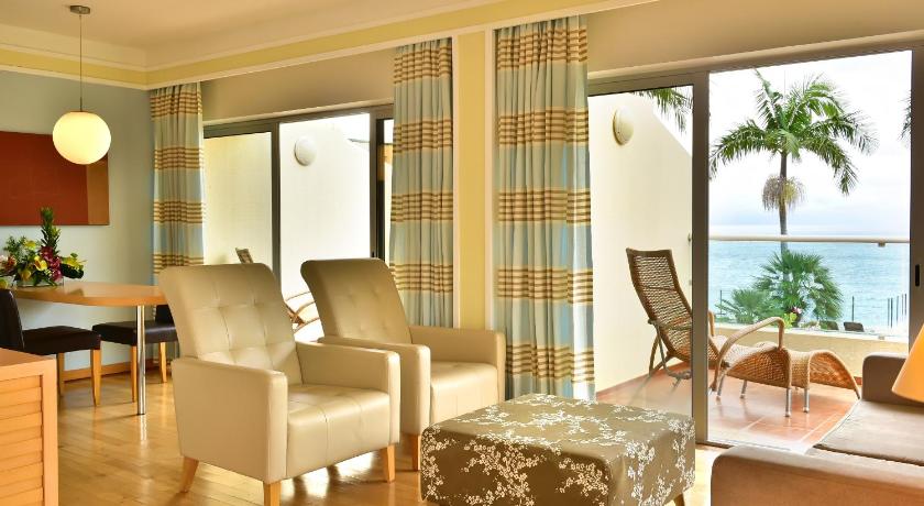 Madeira Island Pestana Carlton Madeira Ocean Resort Hotel 5-Star Hotel restaurant