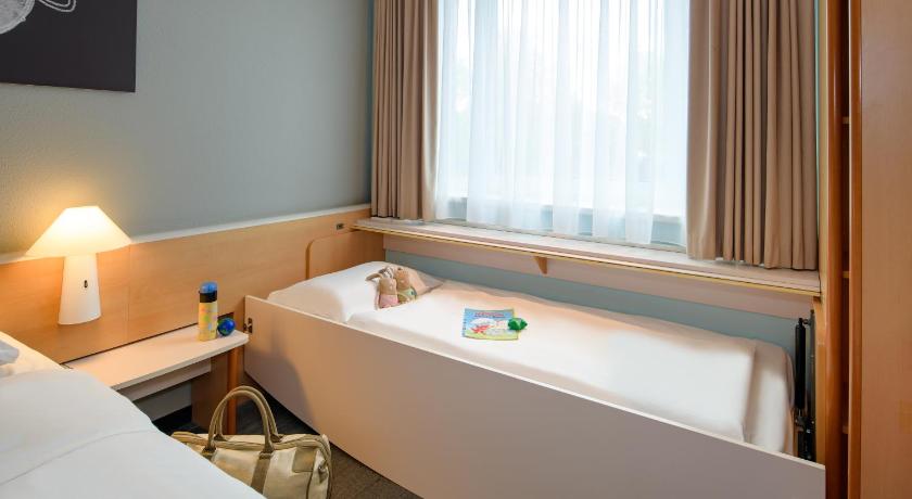Image of Standard Room with One Double Bed 3