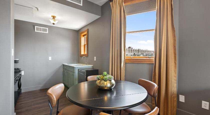 Zdjęcie: Apartament typu Suite z łóżkiem typu king-size i balkonem (King Suite with Balcony) 10