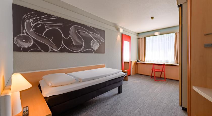 Image of Room with single bed (31x79 inches [80x200 cm]) , new sleep-easy concept 0