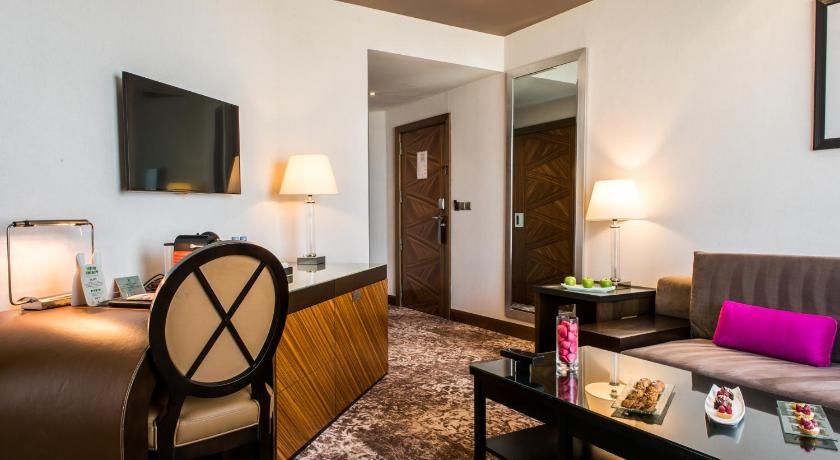 Image of One Bedroom Suite, King Size Bed, City and Ocean View 13
