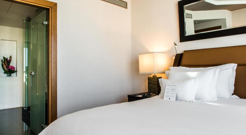 Image of Deluxe Room, King Size Bed, City View 14