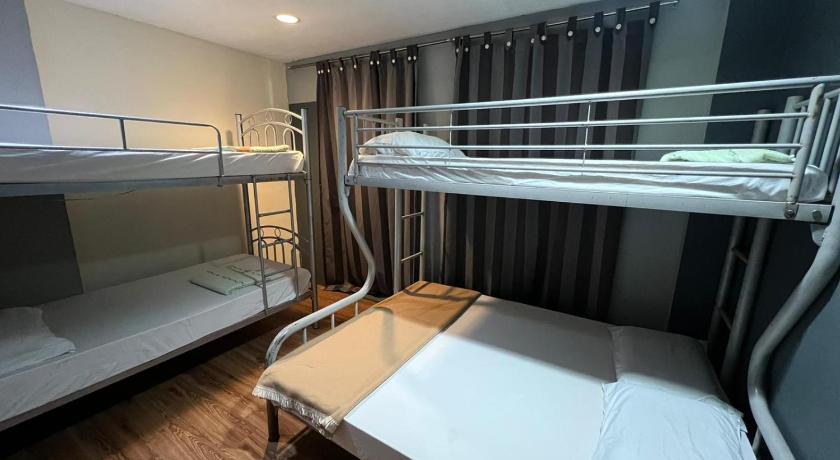 Image of 5 Bed Family Room (Price per room) 0