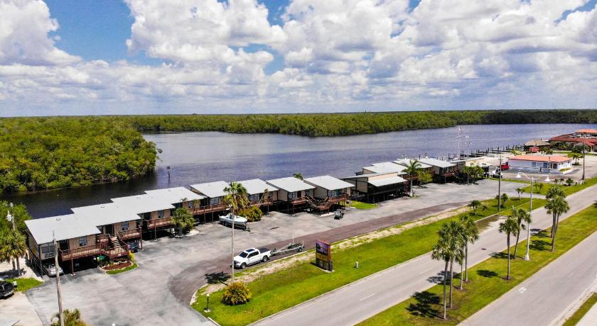 River Wilderness Waterfront Cabins photo